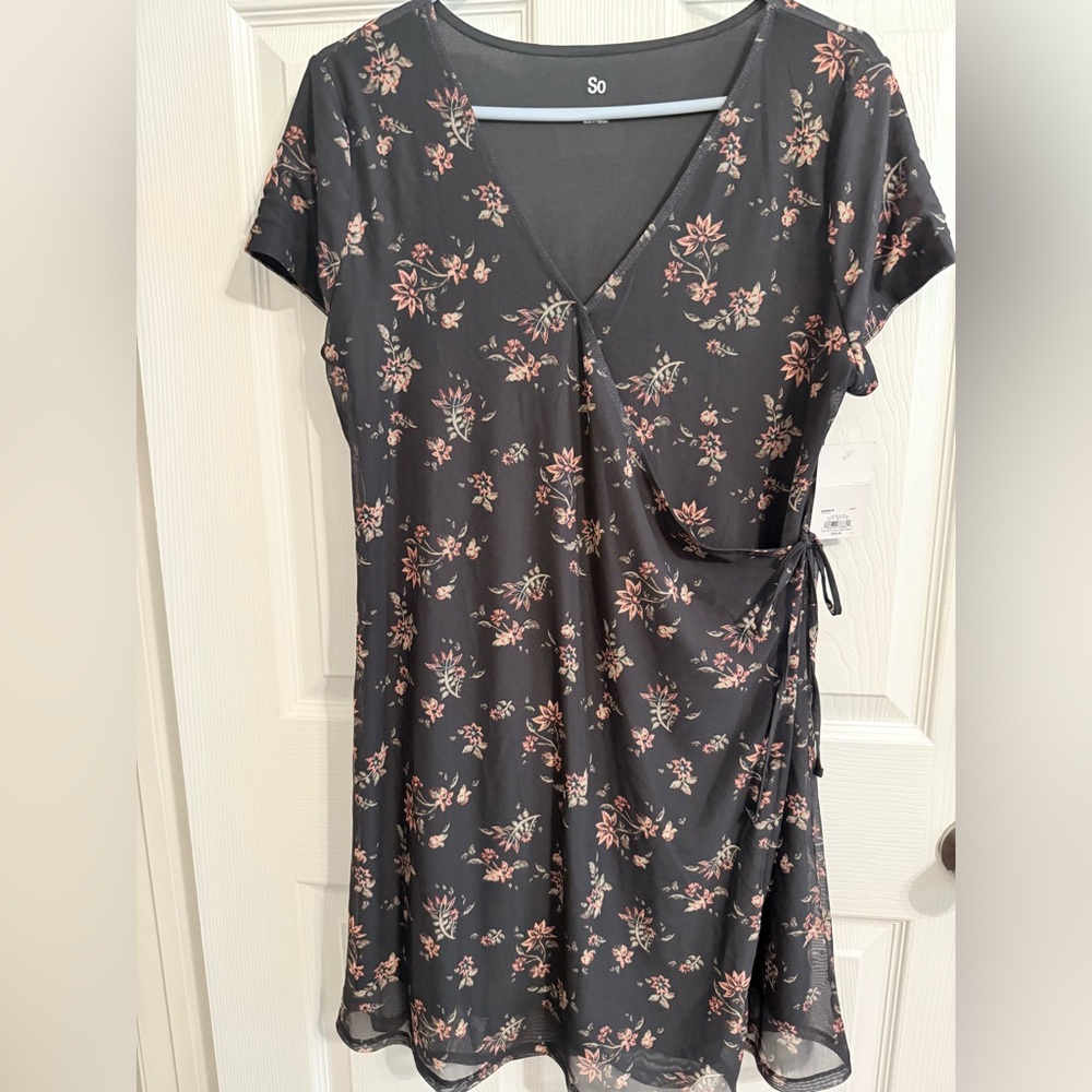SO Floral faux Wrap Dress size large NWT